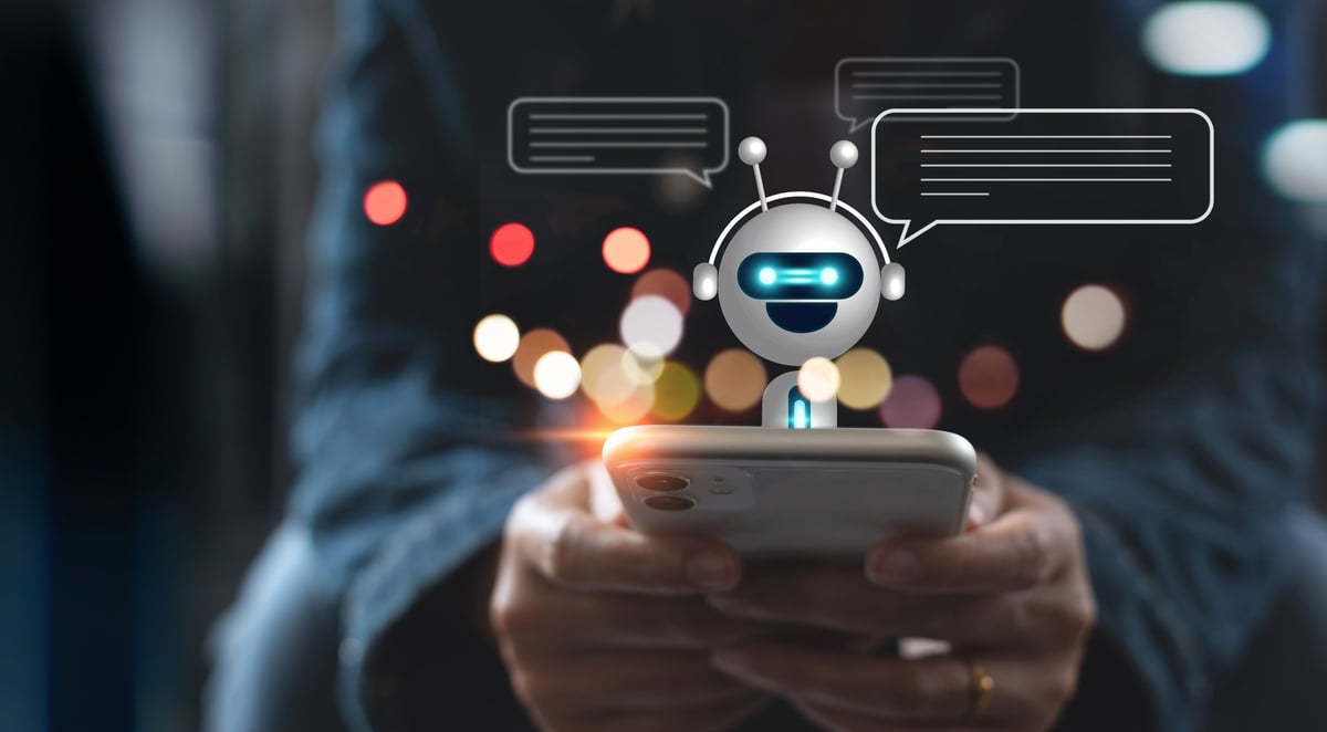Cliente atendiendo a su negocio por WhatsApp con un asistente digital de inteligencia artificial